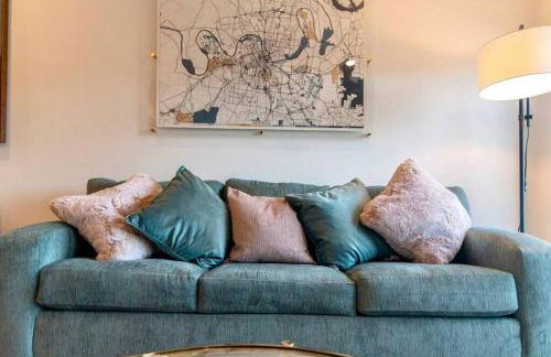 Stylish downtown condo w/ pool & parking - Foto 15