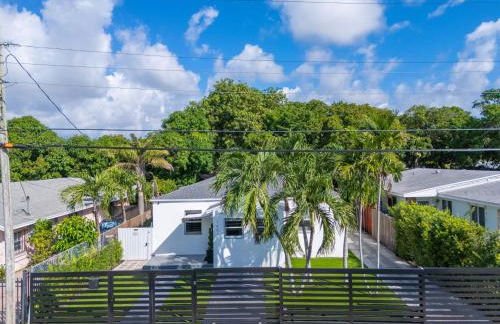 CasaMia Private Studio Near Wynwood & Design District w Free Parking & Bikes - Photo 11