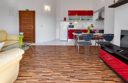 Apartman Strmota s bazenom i jakuzijem - Foto 37