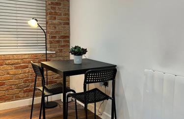 New & Modern 2-Bed Flat in City Centre - Foto 9