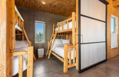 Luxury Riverfront Retreat - 6 Cabins - Private Pool - Photo 41