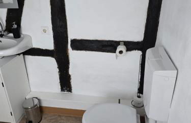 Mary Haus in Biebertal-Bieber, mit 2 Apartament und 4 Zimmer, 1 fur 2 und eine fur 6, In Nahe Gießen und Wetzlar mit WLAN, Parkplatz, 2 Badezimmer - Photo 12