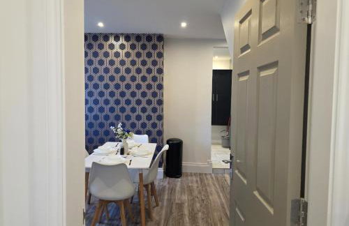 Anfield 4 min walk Sleeps 7 4BR 5Bed 3Bathrooms - Photo 34