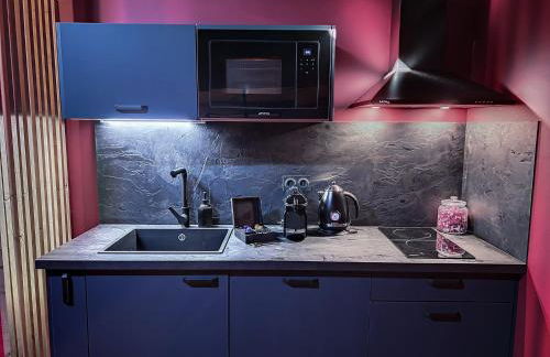 Suite Rouge baiser avec Jacuzzi privatif - LoveRoom Insolite - Foto 6