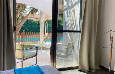 Mediterranean Villa - Private Pool , Garden & BBQ - Photo 33