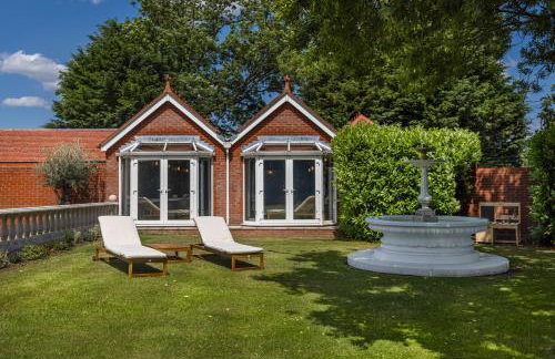 Merry Lakes - Luxury Lakeside Escape with Pool - Just 30 Minutes from London - Foto 54