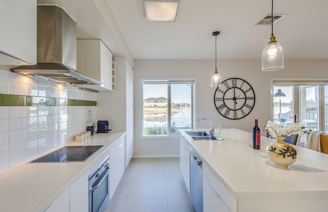 StayAU Magnificent Lakefront Villa - Foto 33