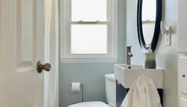 Green Roof Inn - Centrally Located 2BR/1BA Home - Foto 5, towels