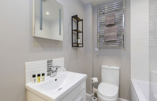 Elliot Oliver - 2 Bedroom Garden Apartment With Parking - Photo 15