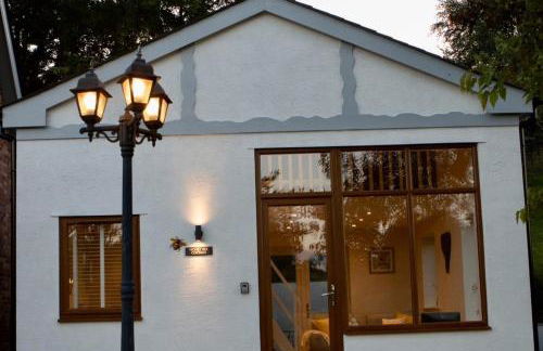 Honey Bee Cottage Tiny House Welshpool - Photo 11