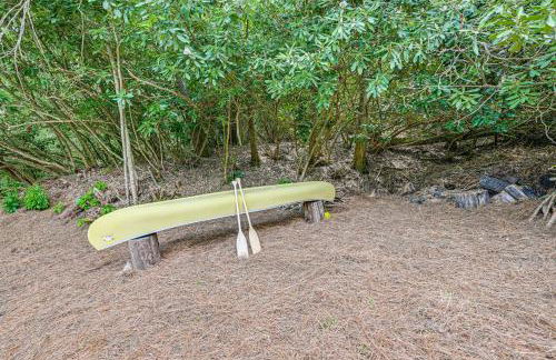 Enchanting Highlands Cottage with Pond and Waterfall - Foto 28