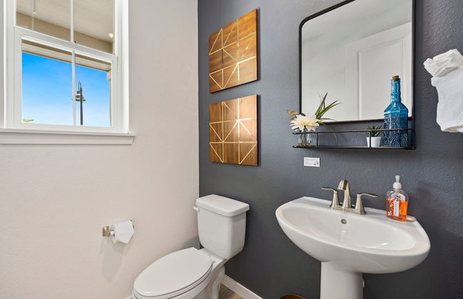 New Build W/ Great Backyard & Lake Access! - Foto 23