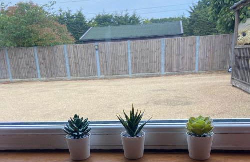 Two Bedroom Bungalow No2 - Secure Gated Parking - Foto 15