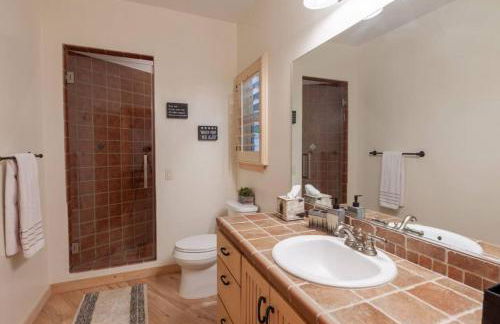 Hillside Hideaway - game rm - master spa - Luxury - Foto 28