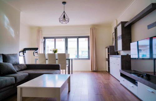 Always on the way - Road Home in Montijo, Lisbon - Foto 1