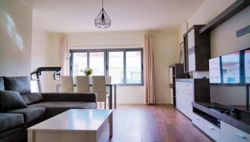 Always on the way - Road Home in Montijo, Lisbon - Foto 1