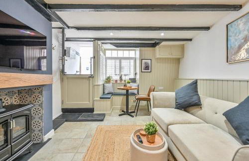 Luxury Couple's Getaway with River Views and Parking - Foto 6