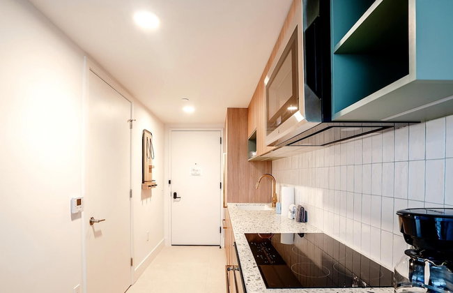Apartment in New Luxury Condo in Downtown - Photo 17