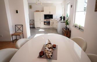 Wohlfühloase - Moderne Ferienwohnung mit großem eingezäuntem Garten in Alleinlage an Feld & Wald, Natur pur trifft auf Komfort, Wellness und gute Erholung - Foto 1