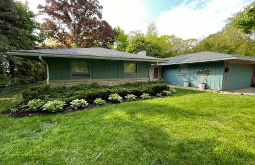 All the Waters Retro Home on Lake Michigan- Your Own PRIVATE BEACH - Foto 78