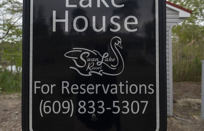 Swan Lake Resort Rentals - Photo 28