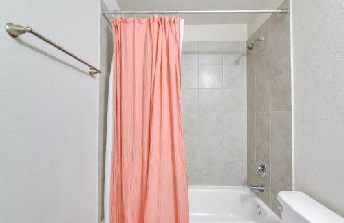 La Porte Home with Balconies Walk to Beach! - Foto 20