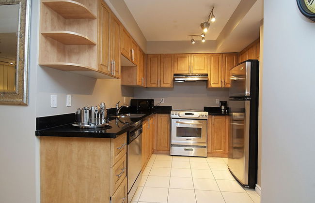 WhiteHall Suites- Yorkville - Photo 13