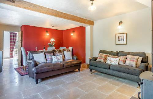 Queens Barn - Photo 3