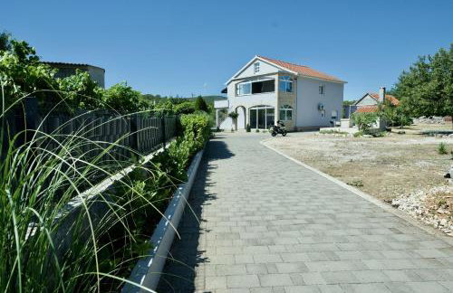 Apartment Mario - with pool - Foto 18