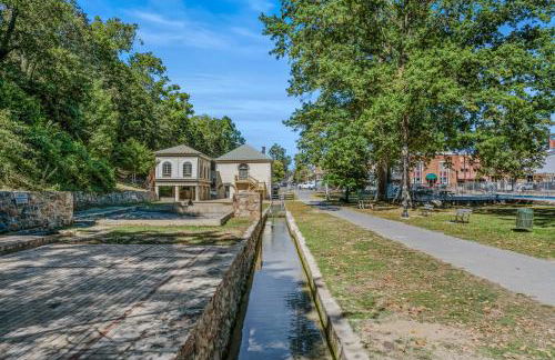 The Manor - Historic Mansion, Wifi, Covered Porch, Screen Porch, King Bed, Walk to Spas, Shops & Restaurants - Foto 94