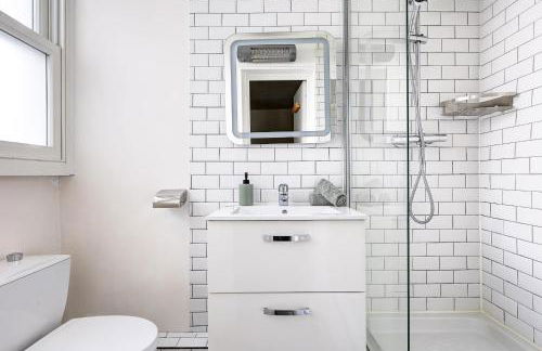 BnBNova - Cozy Stay Near Eiffel Tower & Invalides & Seine - Foto 14