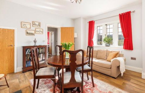 The Old Abbey Farmhouse - Stay at Quarr Abbey Monastery - Pet-Friendly Farmhouse with History & Countryside Views, surrounded by woodland & nature - Photo 34