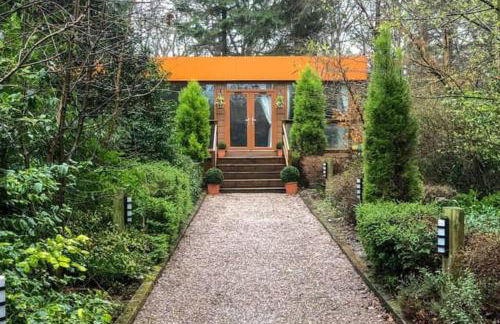 Private Couples hideaway with hot tub - Photo 1