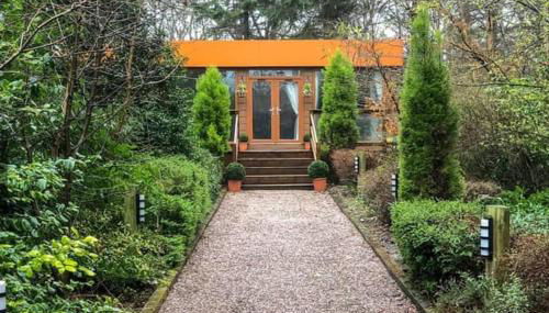 Private Couples hideaway with hot tub - Photo 1