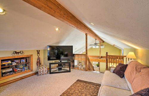 Private Family Home with Deck, Porch and Forest Views! - Foto 7