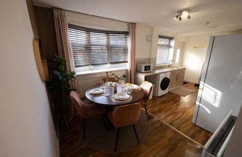 Spacious 3-Bed Home with Free Off-Street Parking Near Newcastle - Foto 15