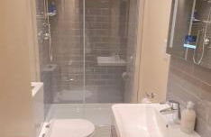 London Luxury 3 bedroom flat, 2 bathrooms, Living Room, free parking, 4 mins to station, garden - Foto 59