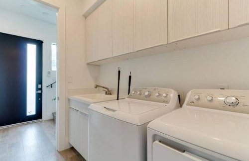 Luxury Modern 4 bedroom 3 Bath Home With Rooftop Deck #3 - Foto 35