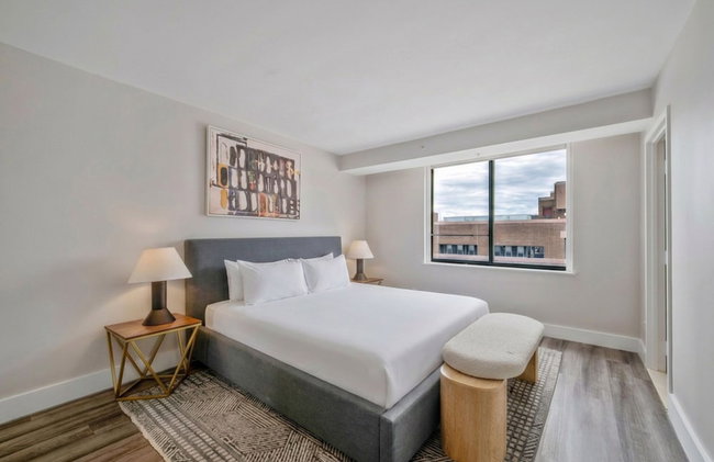 Global Luxury Suites at Georgetown - Photo 19