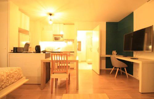 Luxe Neuf - 8mn pied RER C-Paris-Eiffel Tower, Parking Rue Gratuit, Balcon Privé, Matelas Bultex 160x200, Ascenseur, Hôpital d'Arpajon - Foto 8