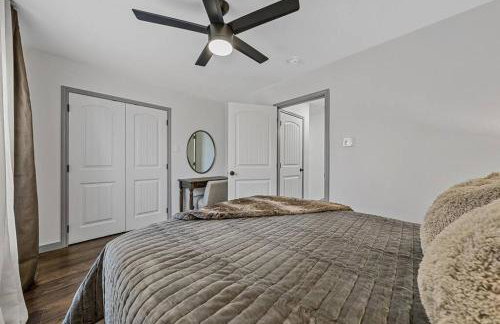 5th St Getaway w Sauna Hot tub Firepit & Game Room - Foto 4