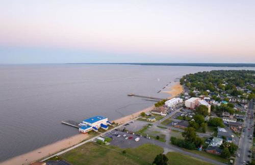 The Lyellton House: Water View, Steps from Beach - Foto 24