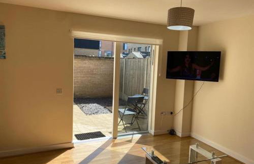 Homely & Warm Trumpington House w Parking, 5 mins drive to Bio Medical Campus, Addenbrooke's & Papworth hospitals - Foto 14