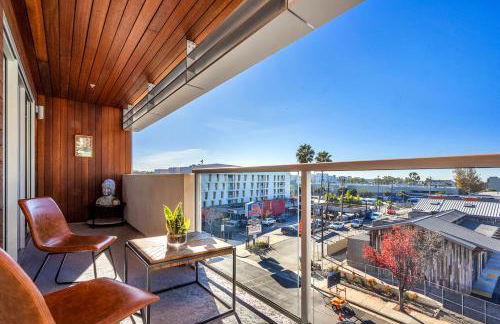 Luxury by the Beach with Pool, Gym, Game Room - Photo 30