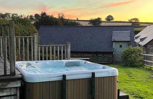 Countryside cottage with private garden & hot tub - Foto 1