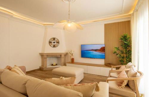 Luxuosa Villa com Piscina, Garagem e Vista Mar - Foto 22