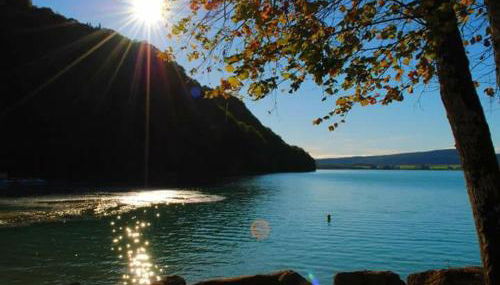 Maison/Gîte familial dans le Jura à 200m du lac avec piscine privée - Foto 1