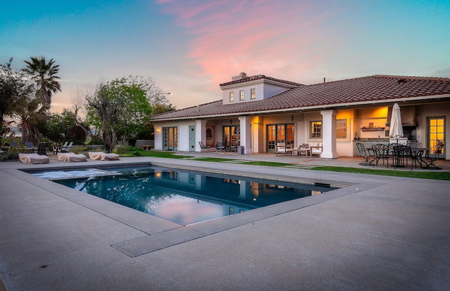 Wellsona Vineyard Retreat Pool Hot Tub Views Main Home Guest Home - Photo 33