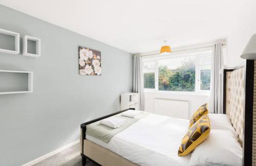 4-Bed Home for Contractors - Parking - Walk to Hospital - Foto 2