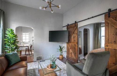 Mid-Century Modern Retreat in Little Italy - Foto 1